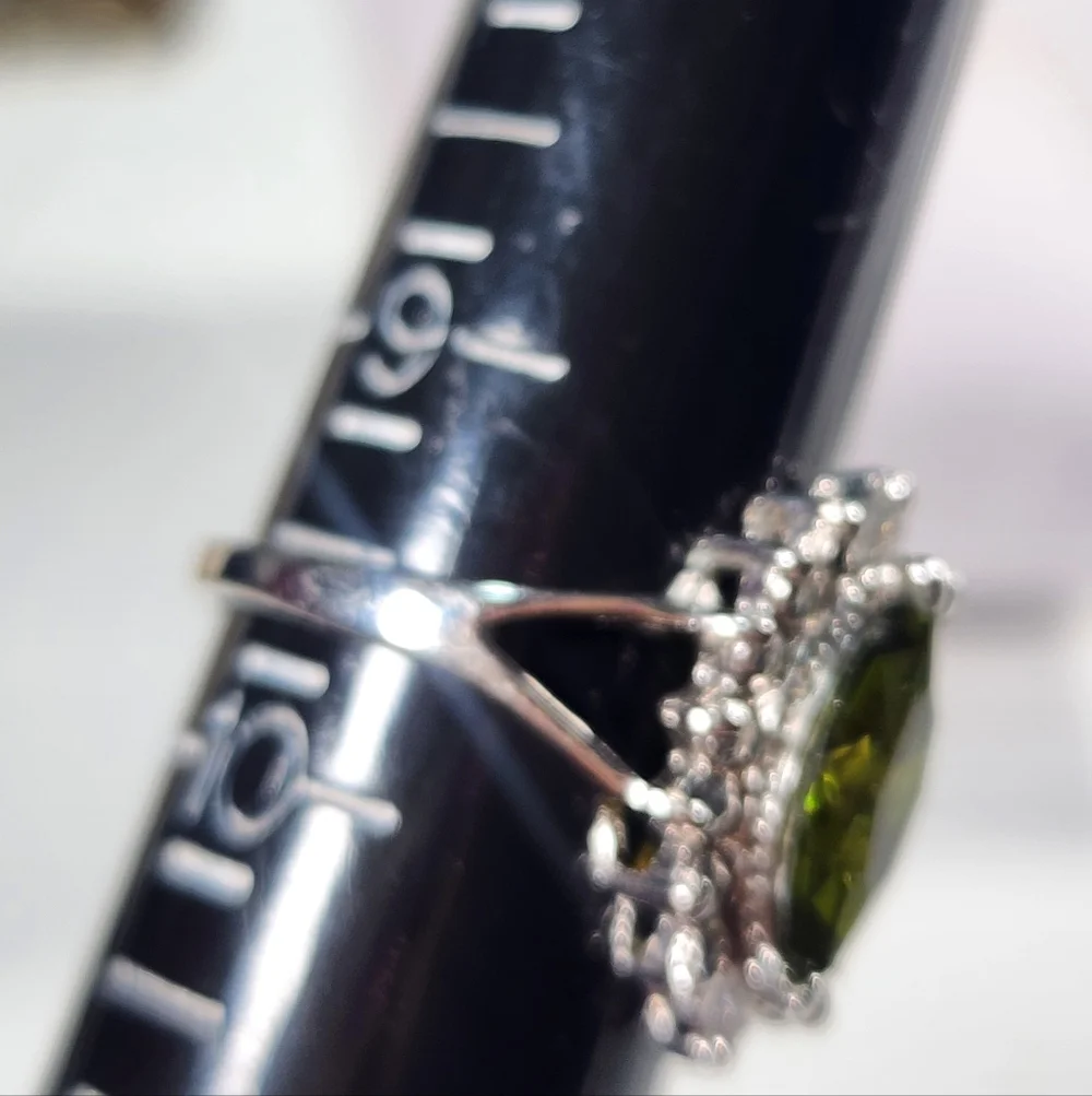 Silver Tone Marquise Olive Green Glass Ring. 9.5 - Picture 5 of 5